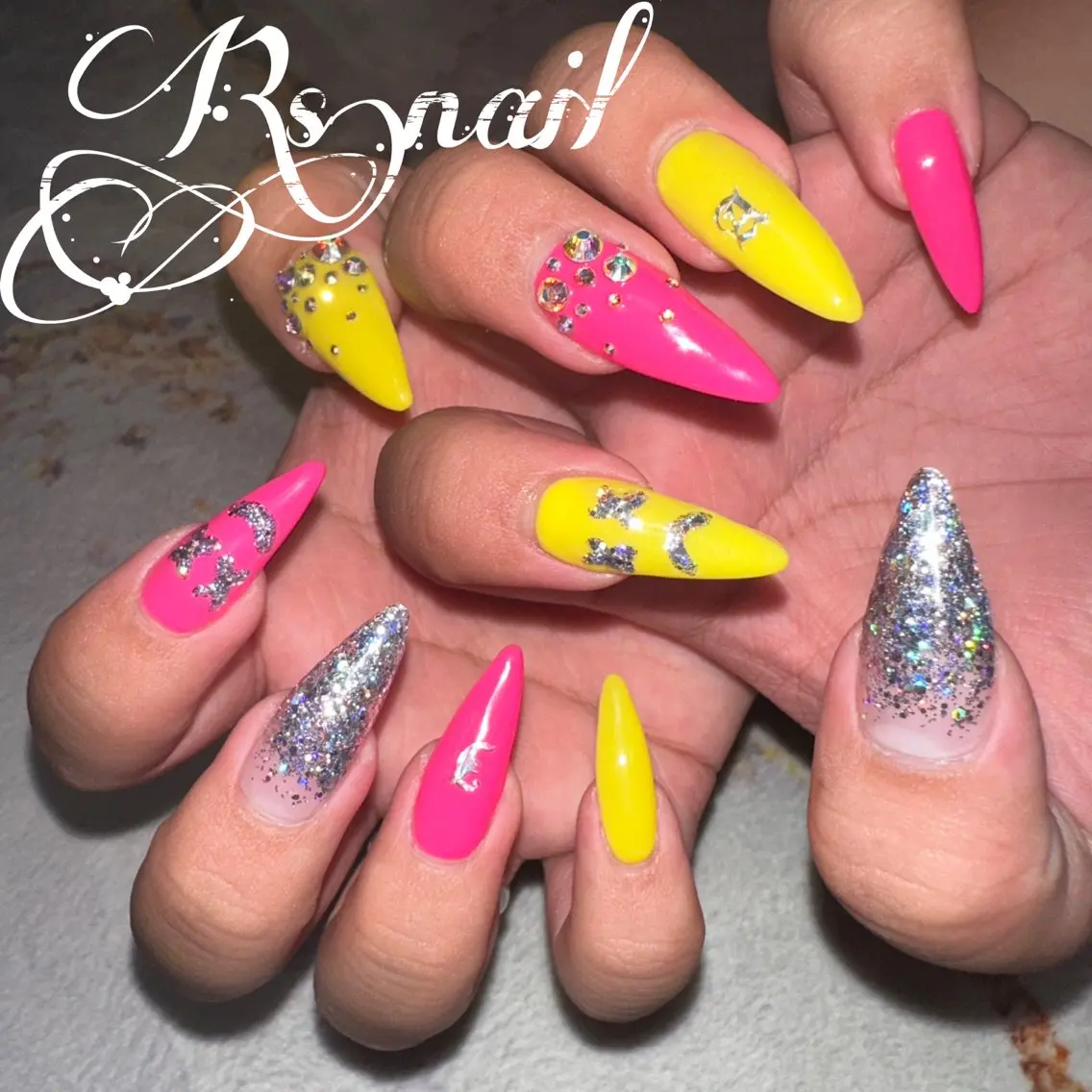 Rs"nailの内観・外観2
