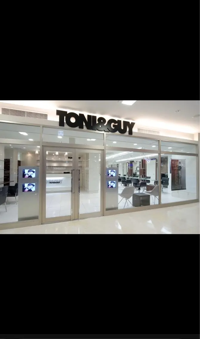 TONI&GUYの内観・外観1