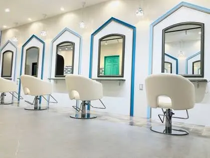Agu hair serena 西福原店の内観・外観1