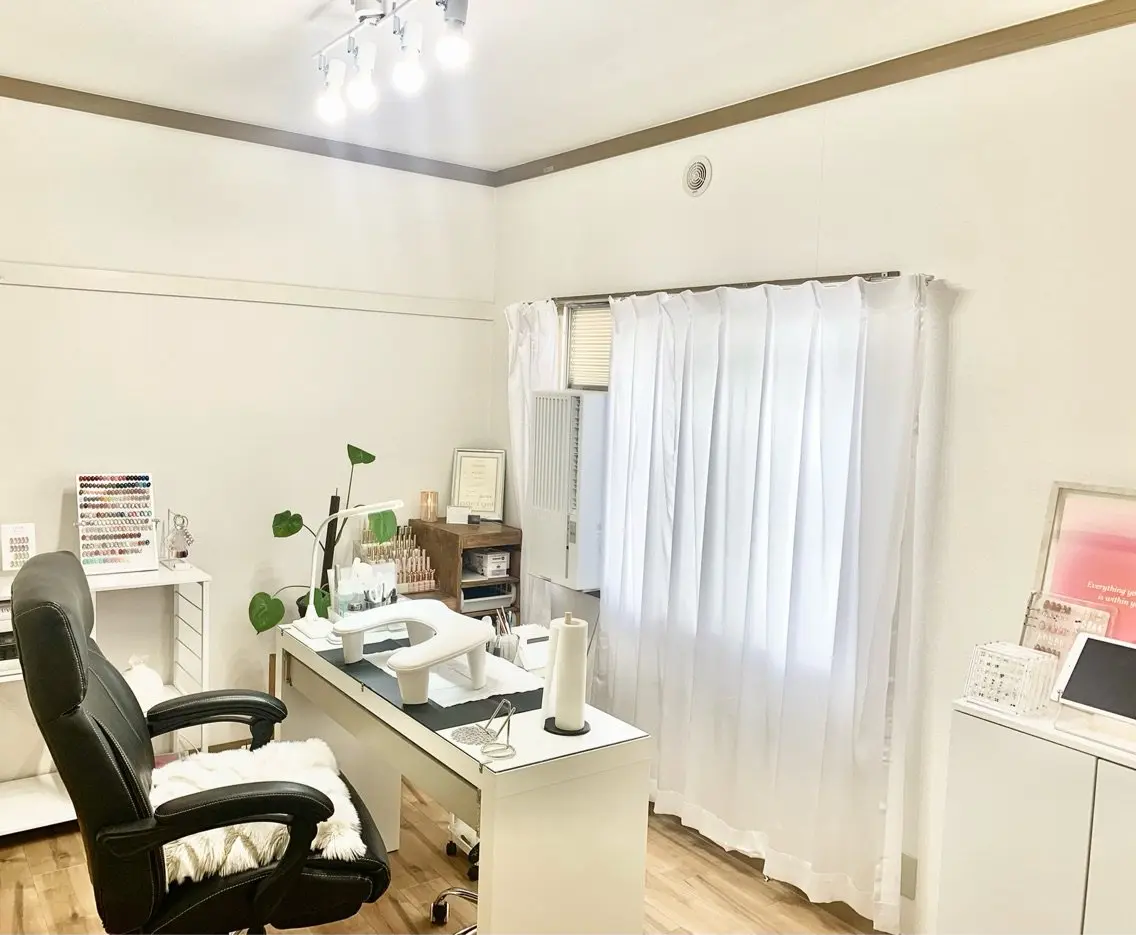 nail room LUNAの内観・外観1