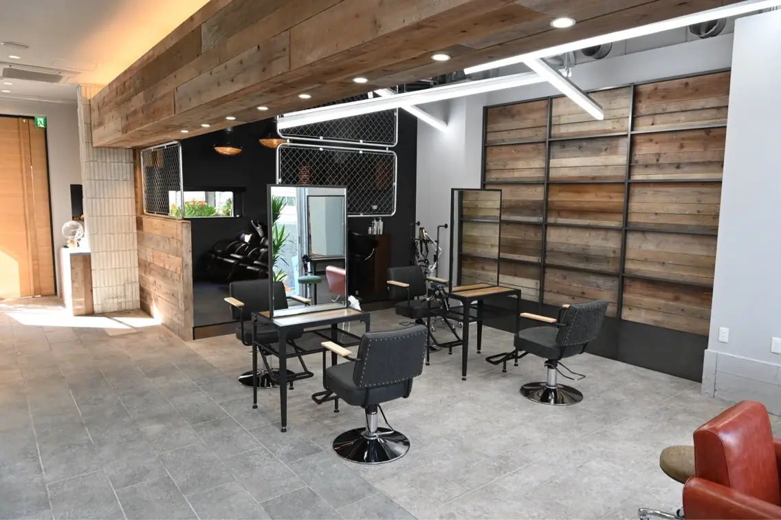 SALOWIN梅田茶屋町Suite店の内観・外観1