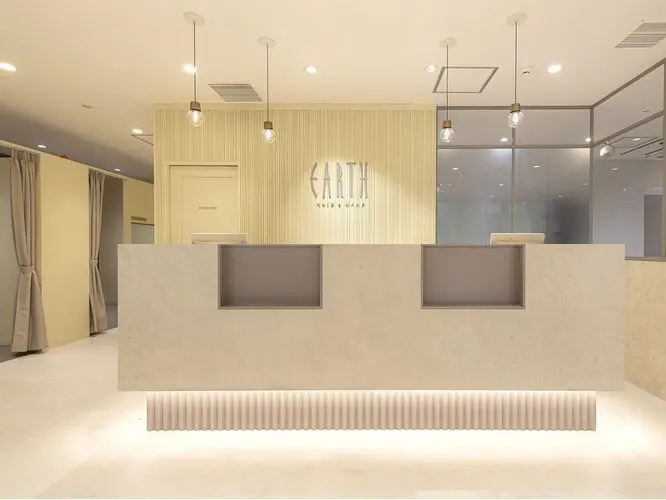 HAIR&MAKE EARTHセンター南店の内観・外観1