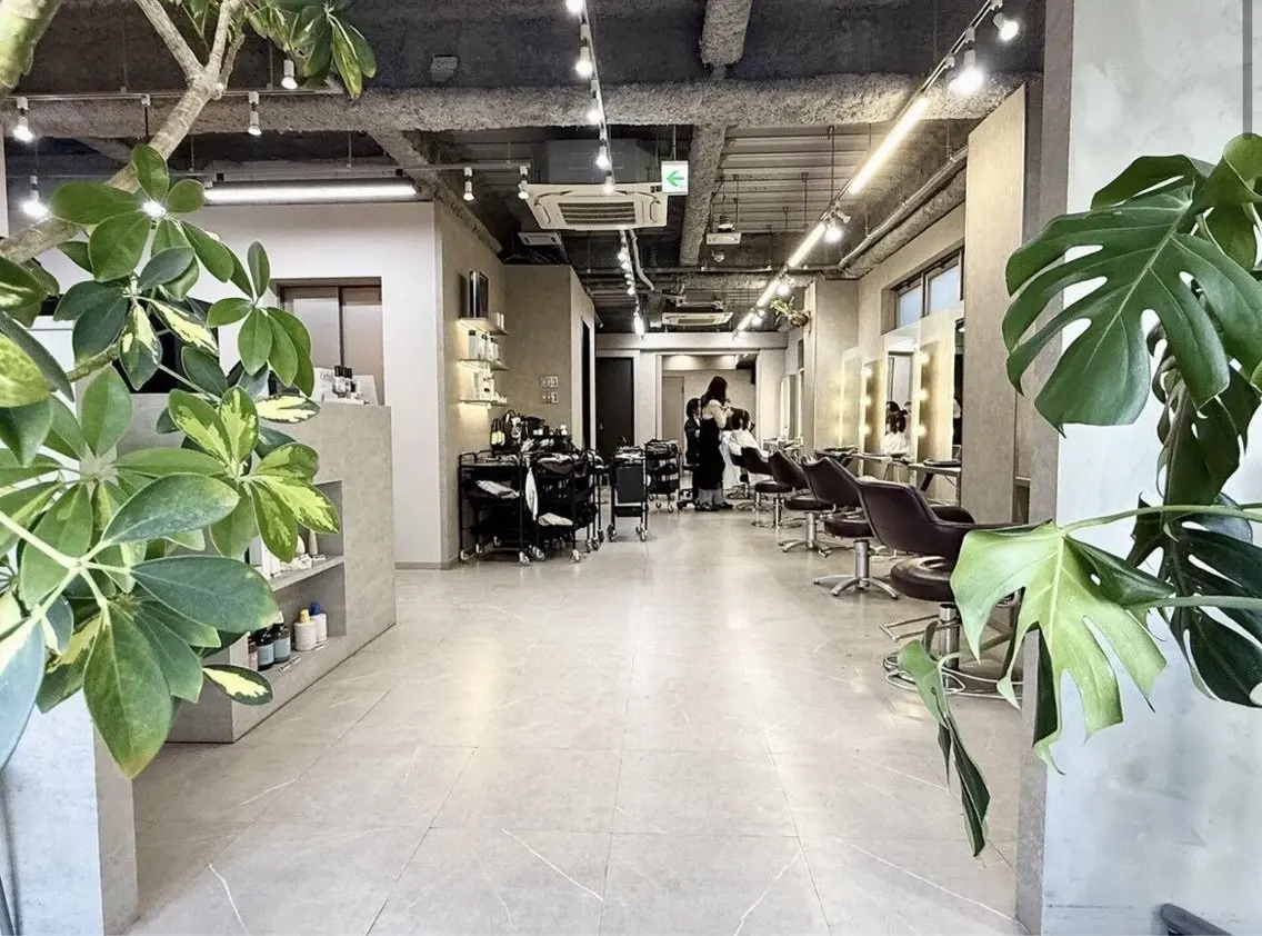 FlagHAIR天神西通り店の内観・外観2