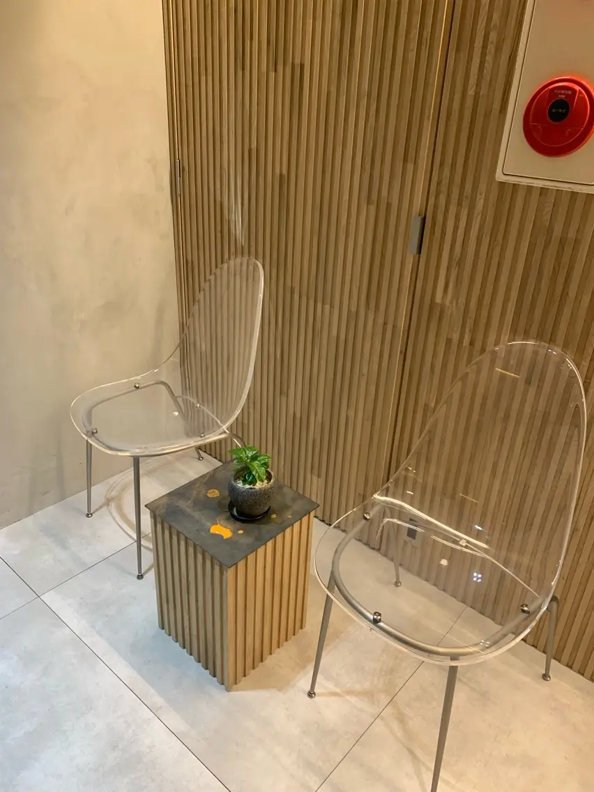 emanon 新宿東口店の内観・外観2