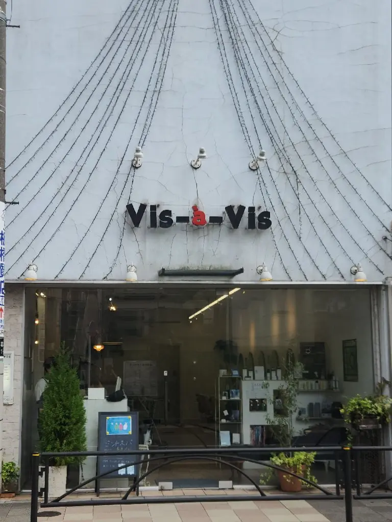 ヴィザヴィ志村坂上店の内観・外観1