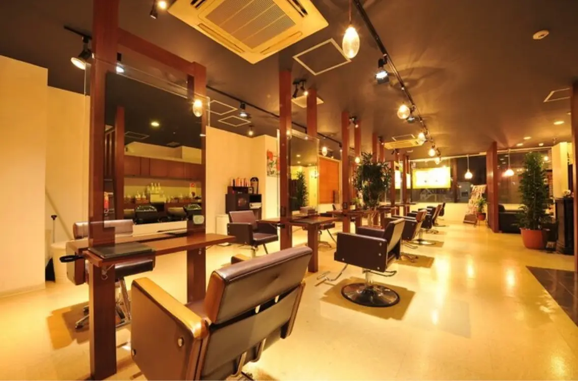 eim hair design 町田店の内観・外観2