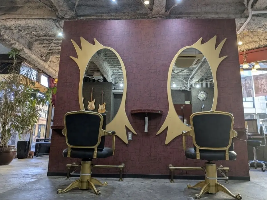 hairdesign CAROSSAの内観・外観2