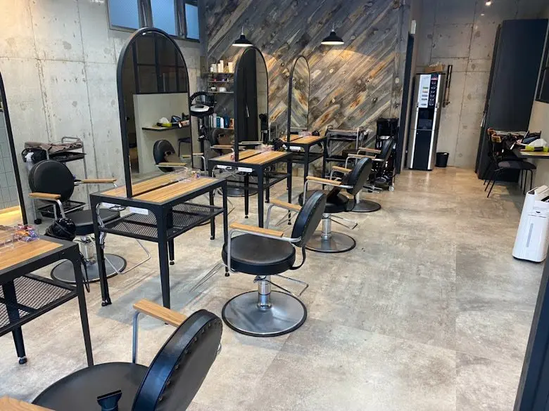 La fith hair root 大橋店の内観・外観1