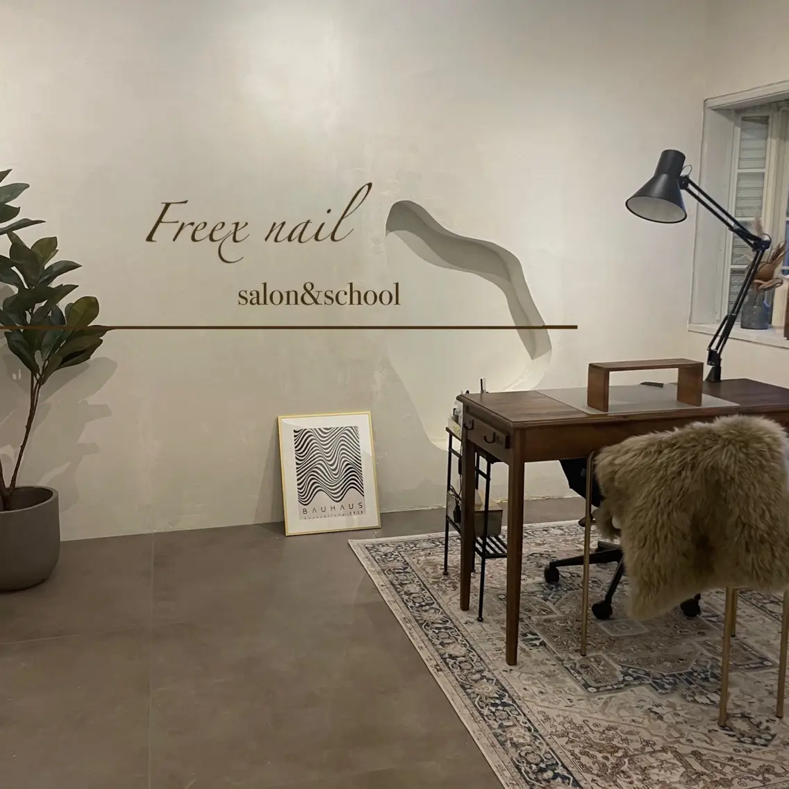 Freex nailの内観・外観1