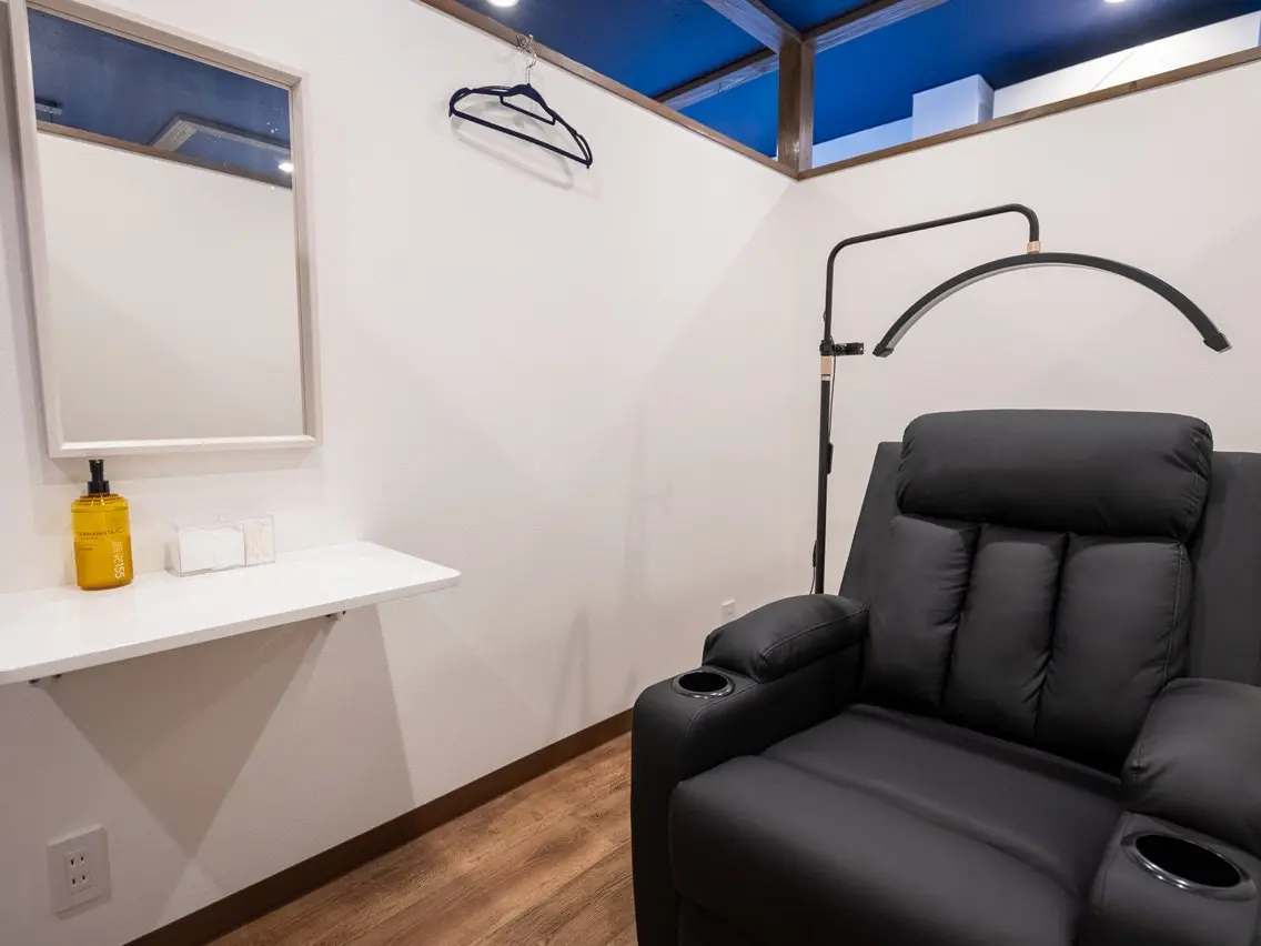 EYEBROW&EYELASH SALON  NovaAuraの内観・外観2