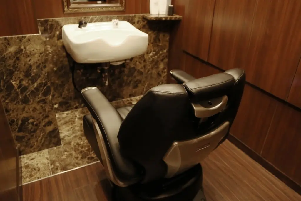 HIRO GINZA PREMIUM BARBER パレスホテル店の内観・外観3