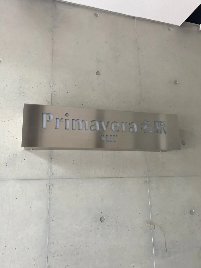THREEの内観・外観3