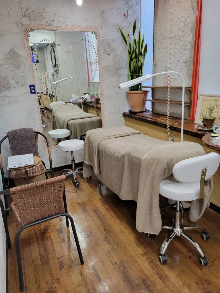 HAIR&MAKE  TAKE OFFの内観・外観3
