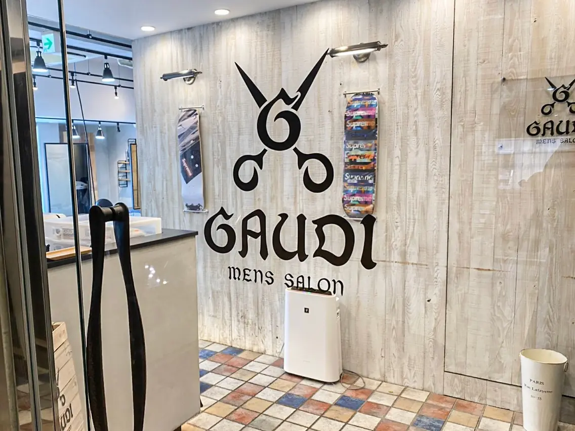 men’s salon Gaudi梅田茶屋町店の内観・外観1