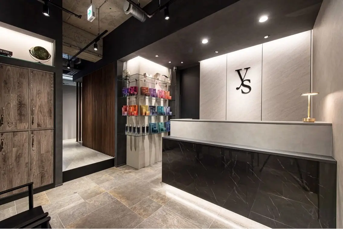 youres  hairの内観・外観1