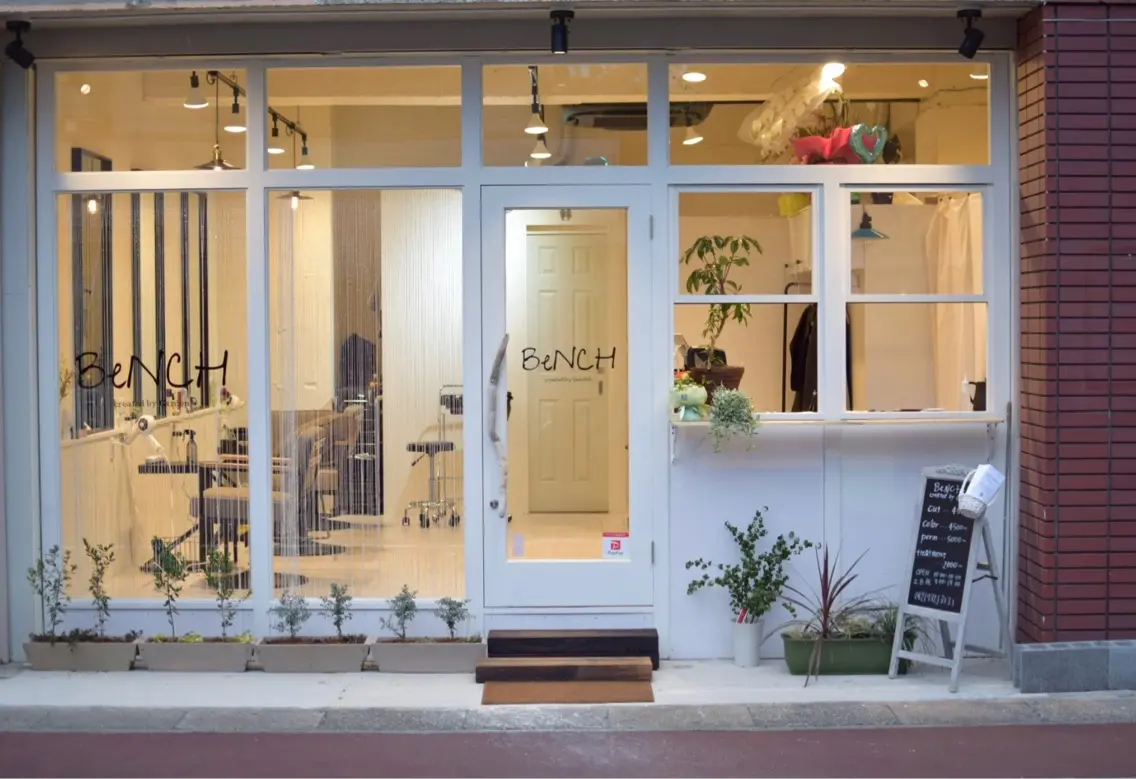 BeNCHの内観・外観1