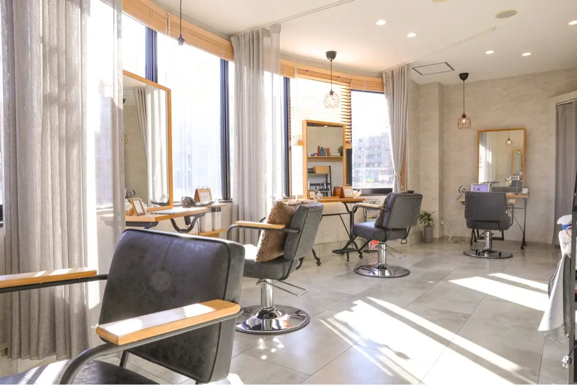 Hair Lounge Roughの内観・外観1