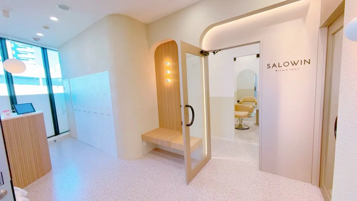 SALOWINの内観・外観1
