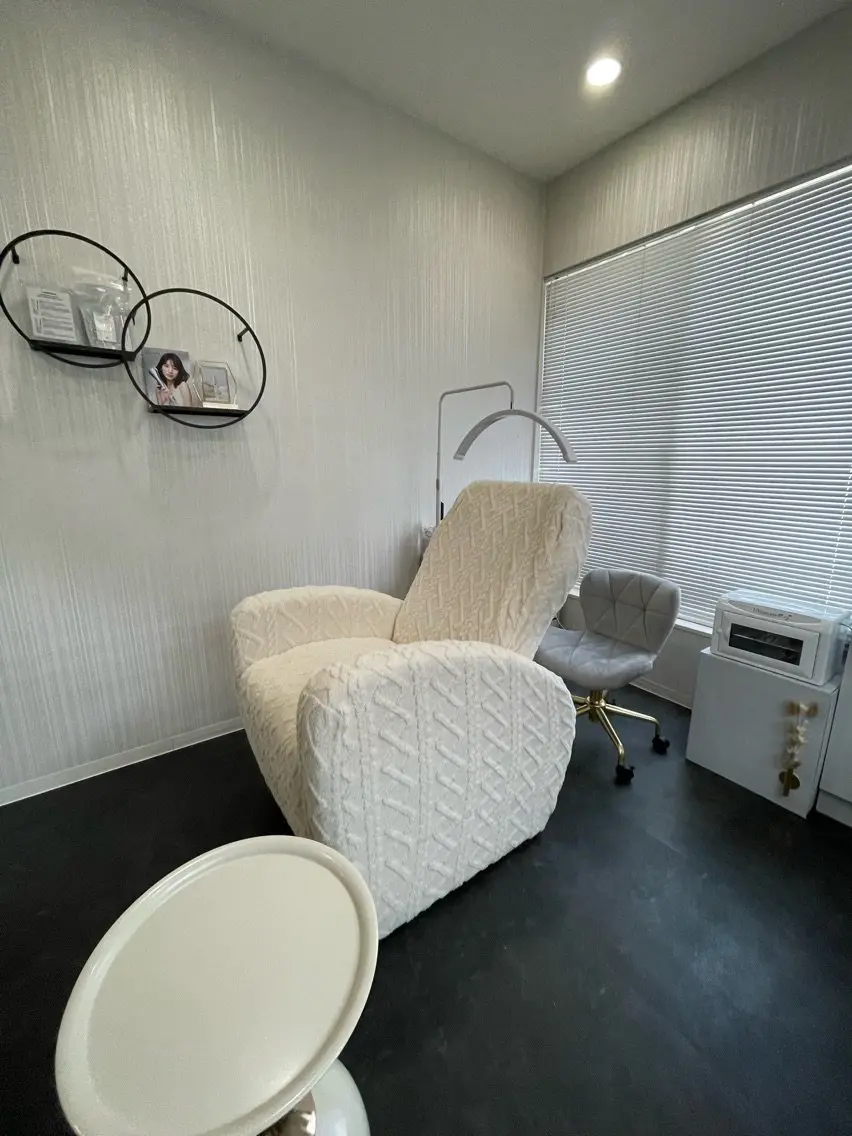 NAIL＆EYELASH SALON Lovers MOMO ～ラヴァーズ モモ～の内観・外観3