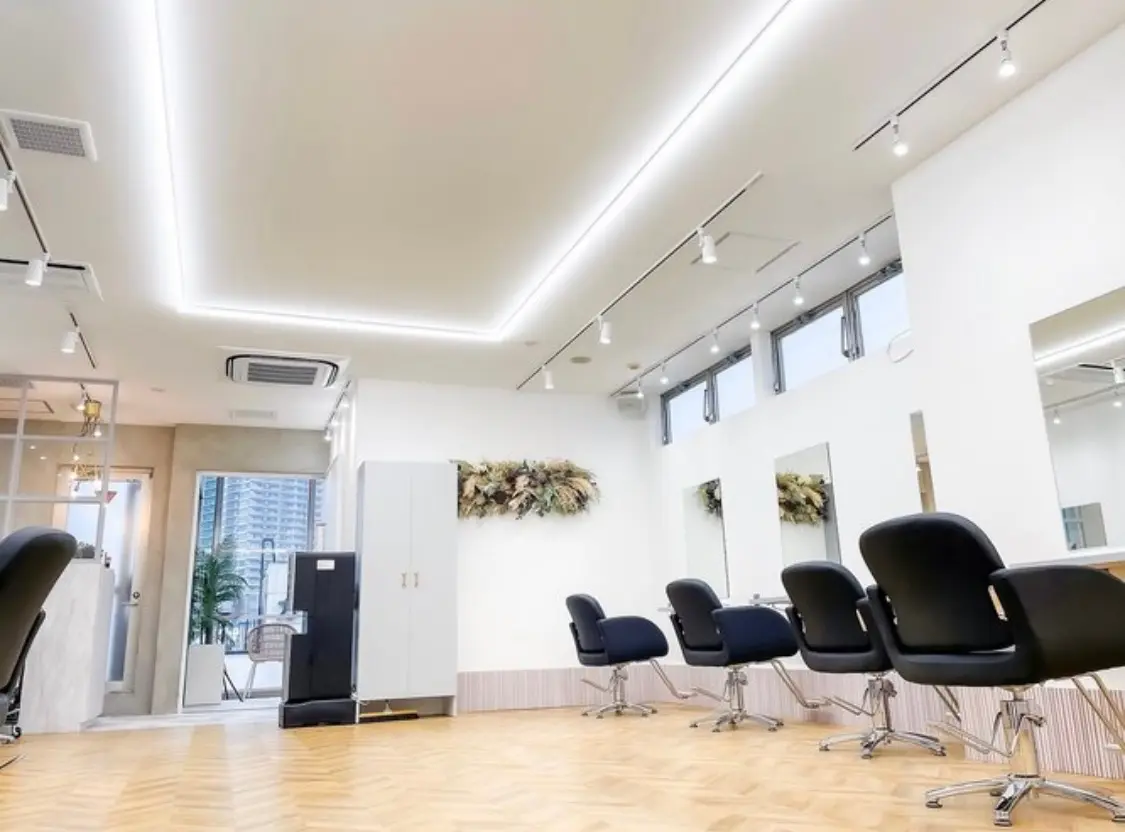 D.I.E.V.A hair 池袋東口の内観・外観2