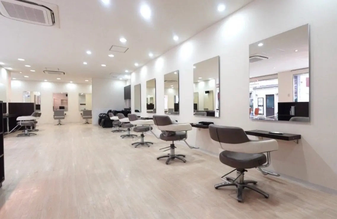 TIDEHAIR高槻2号店の内観・外観2