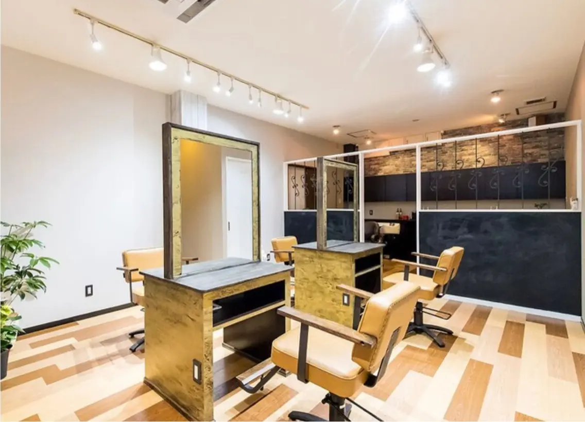 HAIR CREATIVEHANDSの内観・外観2