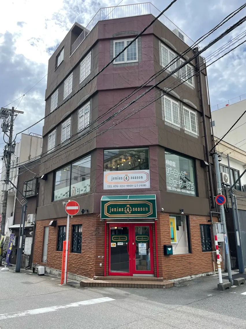 SPOTの内観・外観1