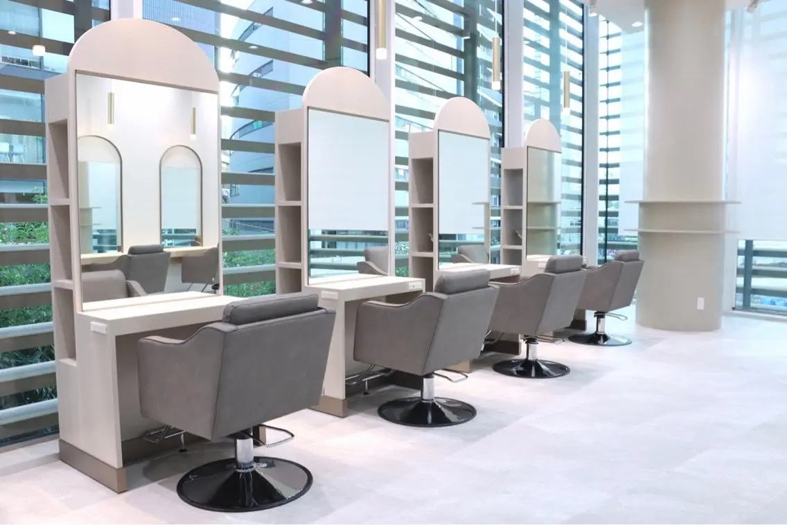 LIZE nex the salon 渋谷【ライズ ネックス ザ サロン】の内観・外観1