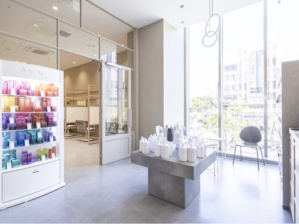 Spin hair SOCOLA塚口店の内観・外観1