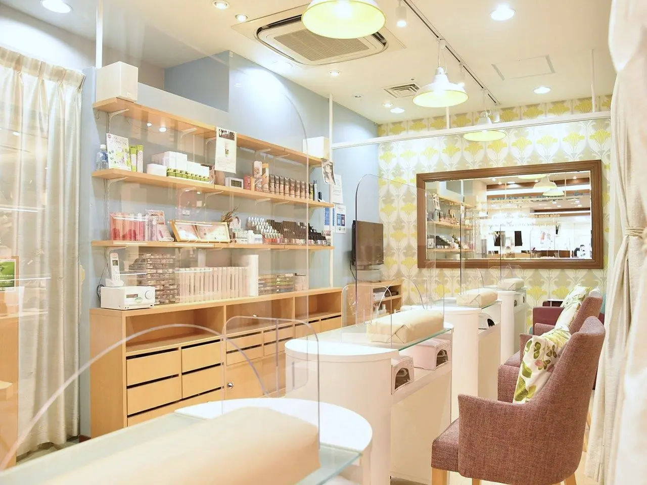 APRES LA PLUIE シァル鶴見店の内観・外観1