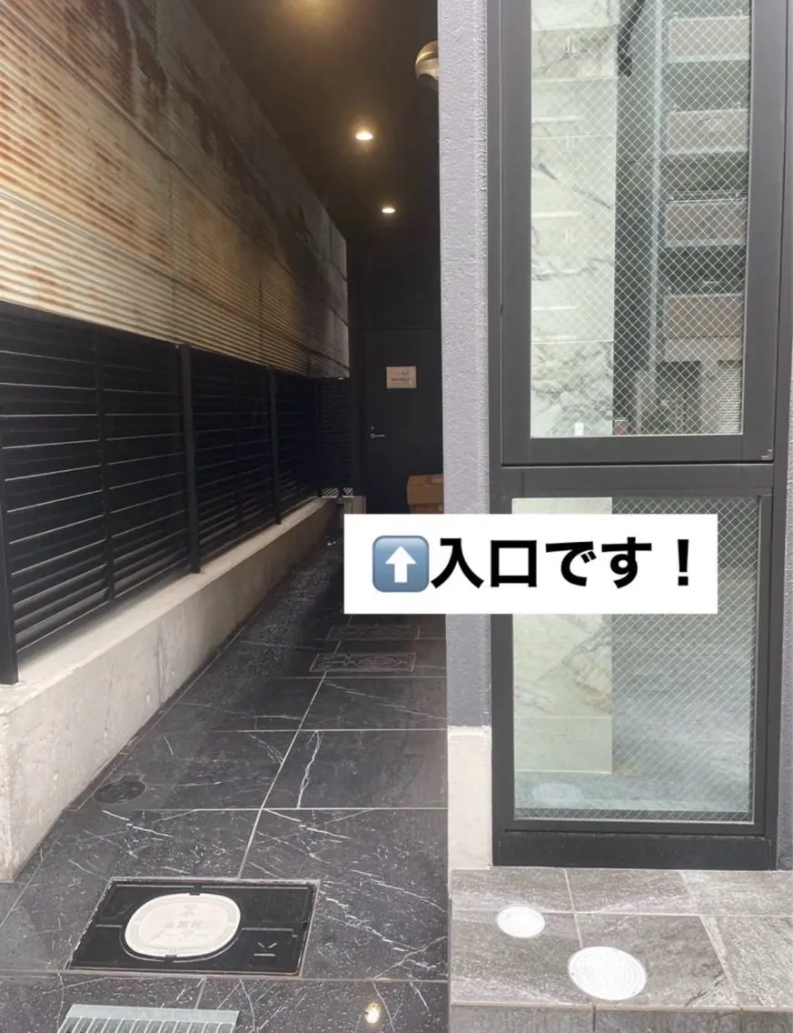 WHITE NAILの内観・外観2