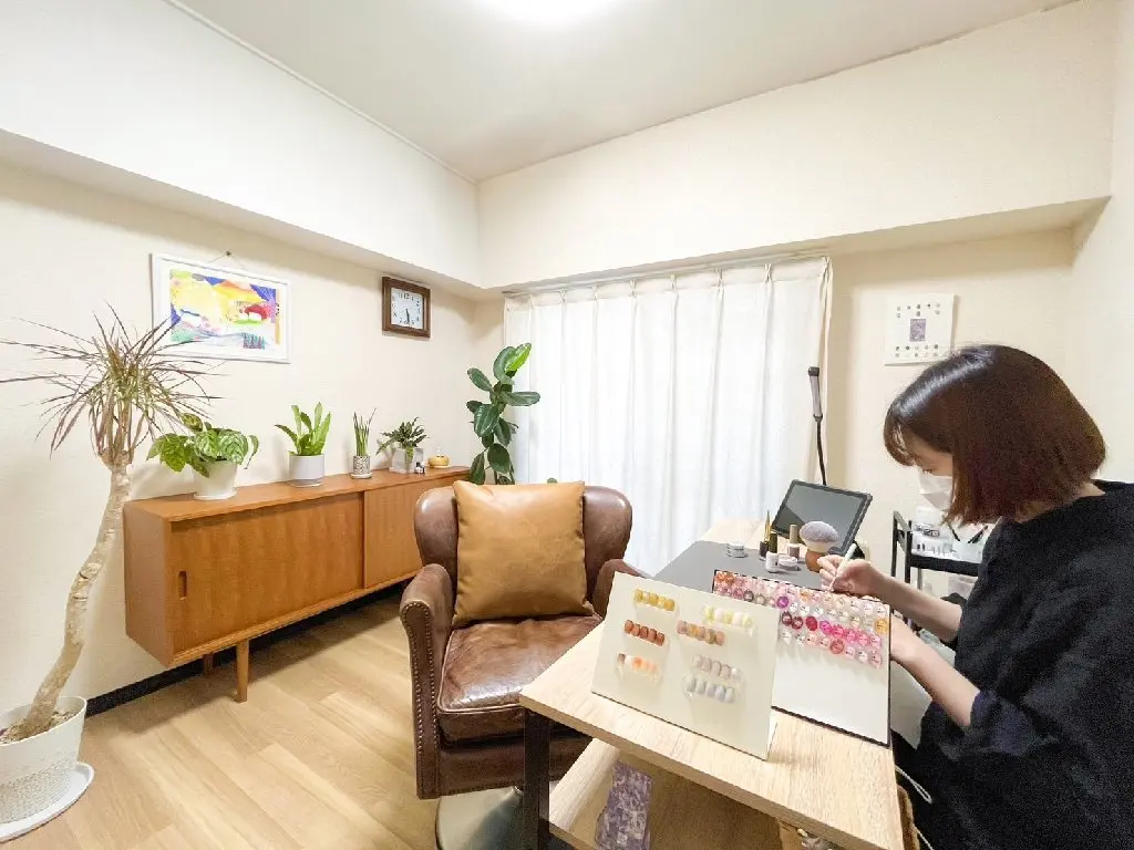 in her nailの内観・外観1