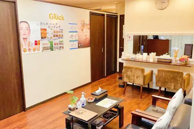 GLÜCK（グリュック）新宿店の内観・外観1