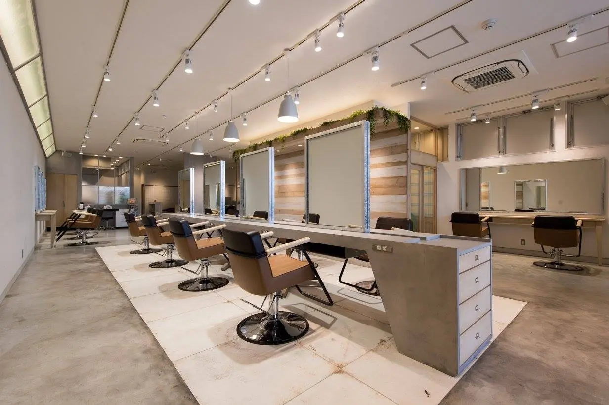 HAIR&MAKE　EARTH　入間店の内観・外観2