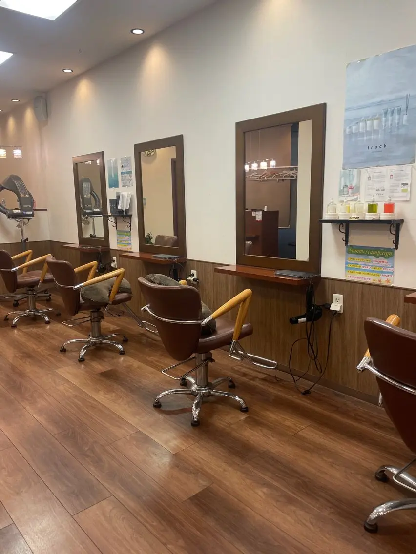 hair and spa irisの内観・外観1