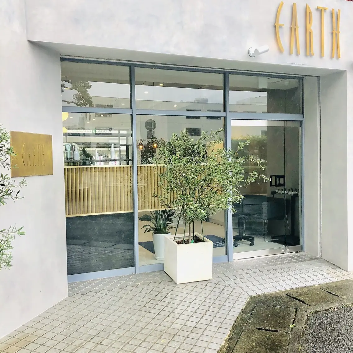 HAIR＆MAKE  EARTHの内観・外観1