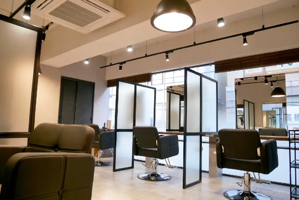 HAIR＆MAKE　EARTH　大泉学園店の内観・外観2