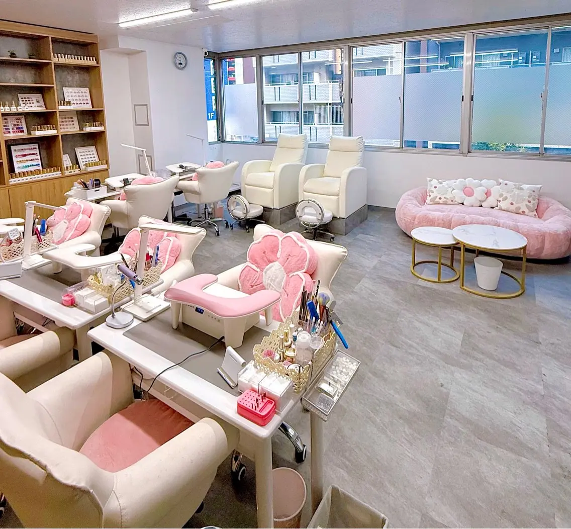 ROYAL  NAILの内観・外観2