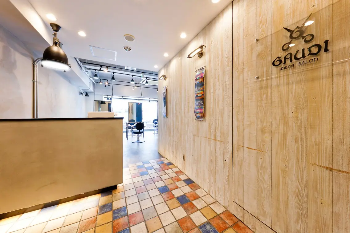 men’s salon Gaudi梅田茶屋町店の内観・外観2