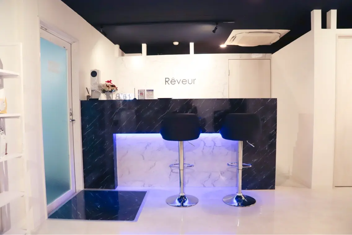 Reveurの内観・外観1