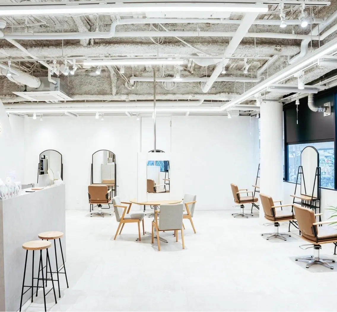 TLUUS梅田店の内観・外観1