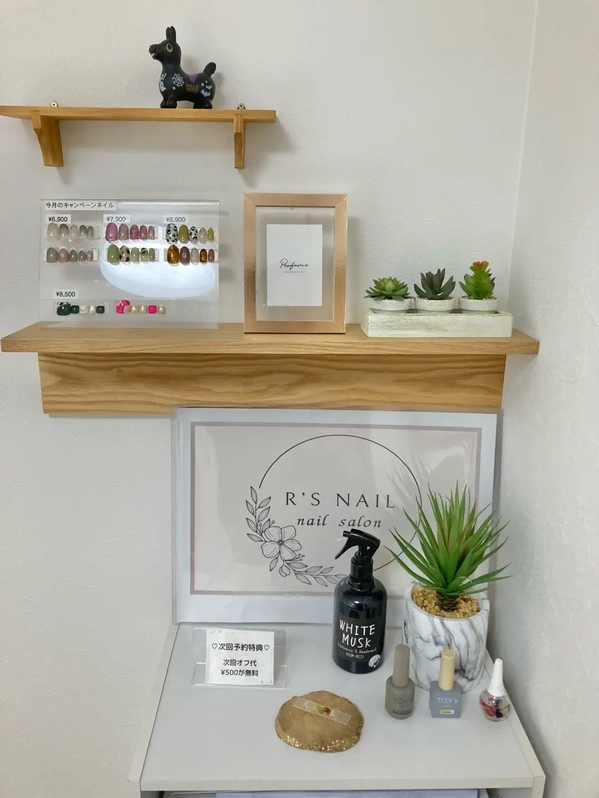 R'S  NAILの内観・外観1