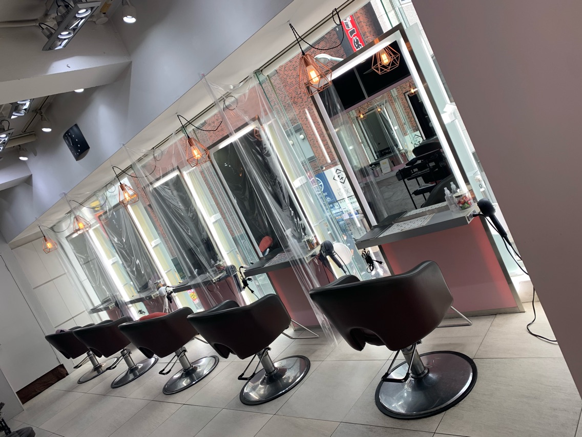 youres hair  新宿WEST【ユアーズヘア】髪質改善トリートメントの内観・外観2