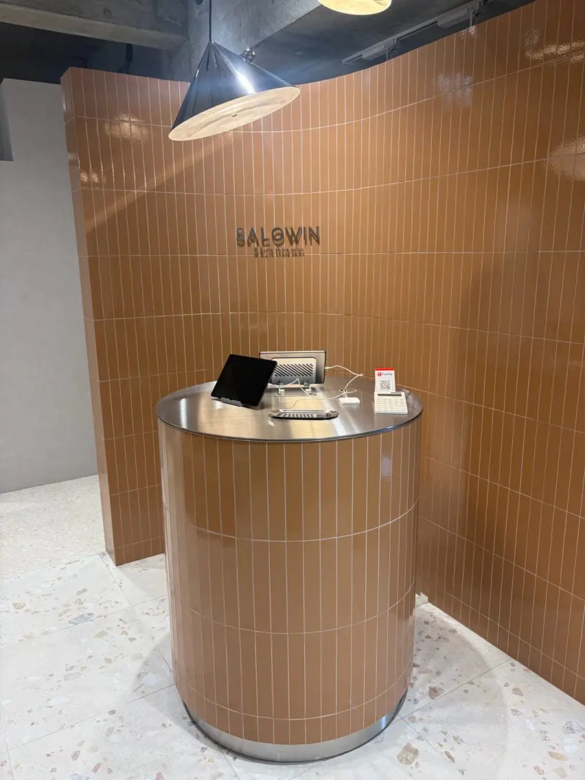 SALOWIN船橋店の内観・外観1