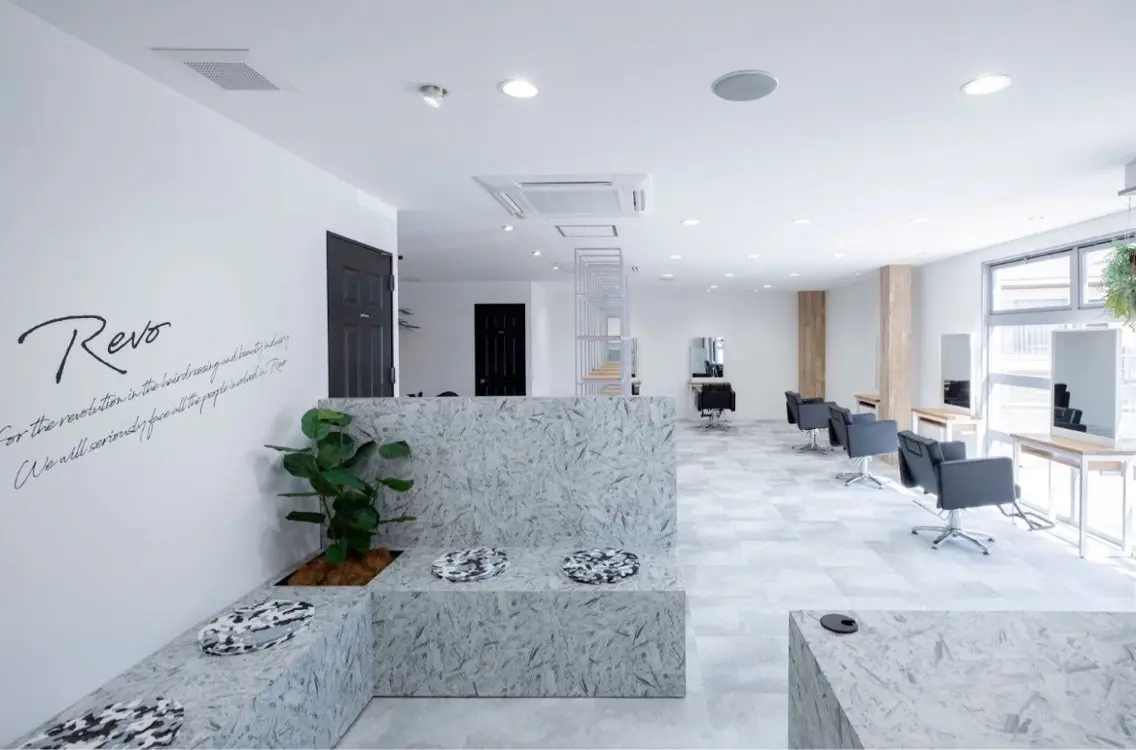 Revo(レボ）メンズサロン 北安江本店の内観・外観1