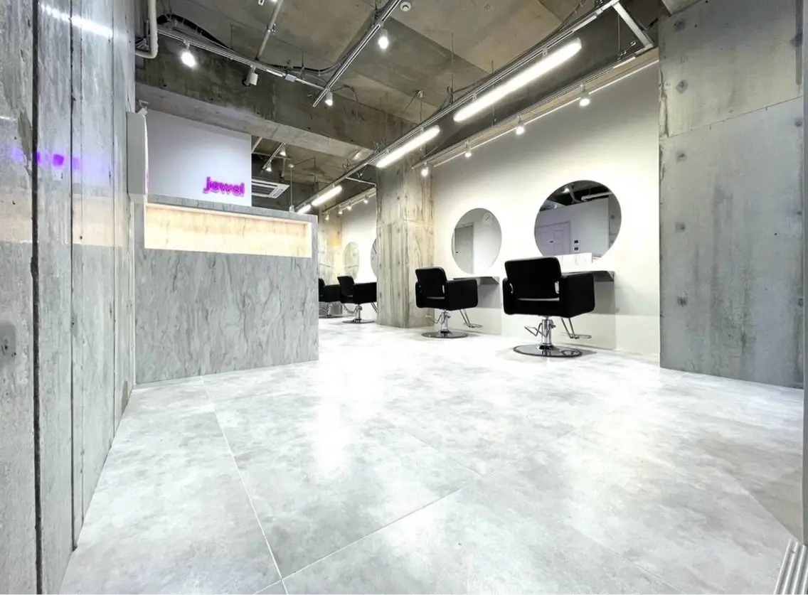 Agu hair jewel 北仙台駅前店【アグ ヘアー ジュエル】の内観・外観1
