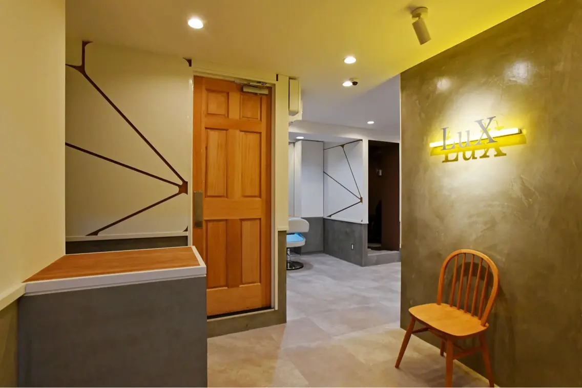 LuX Hair Salonの内観・外観1
