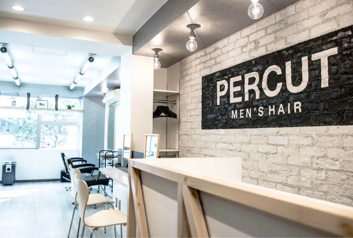 MEN’S HAIR PERCUT新宿店の内観・外観1