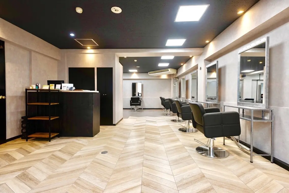est hair 池袋西口店の内観・外観2