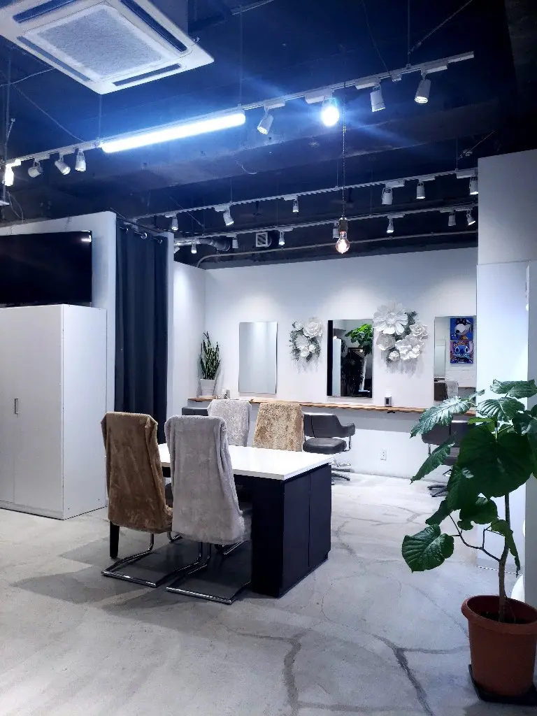 Hair Lounge Run Way'sの内観・外観3